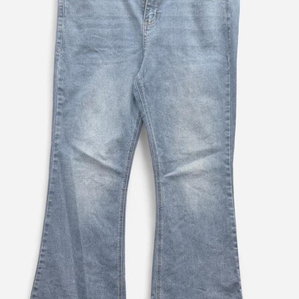 Simple Society flare jeans in light/medium wash. Juniors size 13 / waist 31
